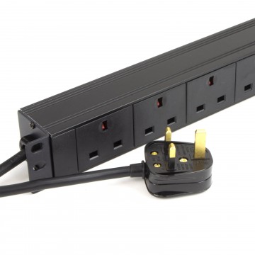 PDU UK Sockets 8 Way with UK Plug Power Distribution Unit Horizontal 3m