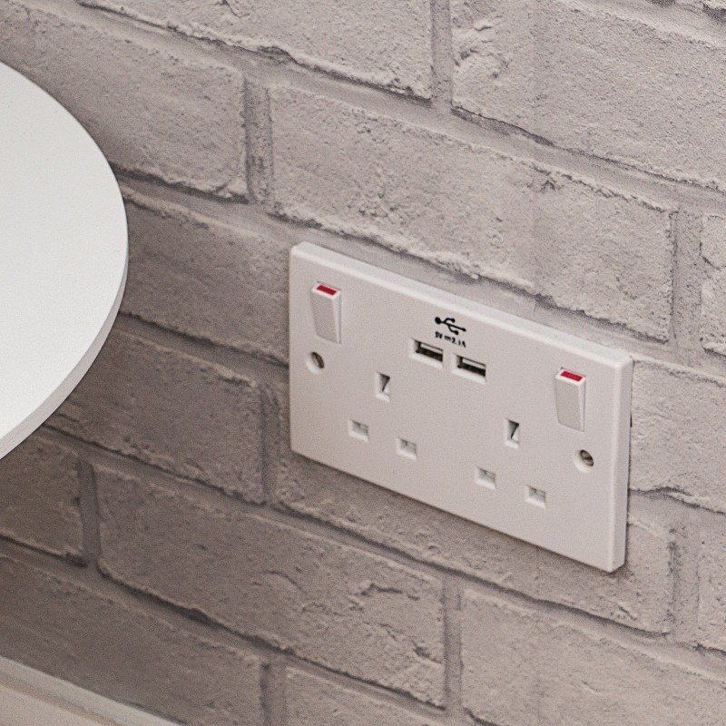 AC 240V Wireless Power Outlet - British Standards Plug Socket